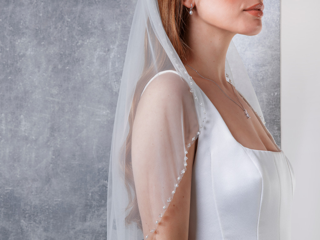 Azalea Crystal Edge Short Wedding Veil - Edging