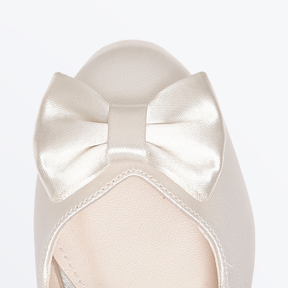 Daisy - Ivory Satin Girls Wedding Shoes - Toe Detail