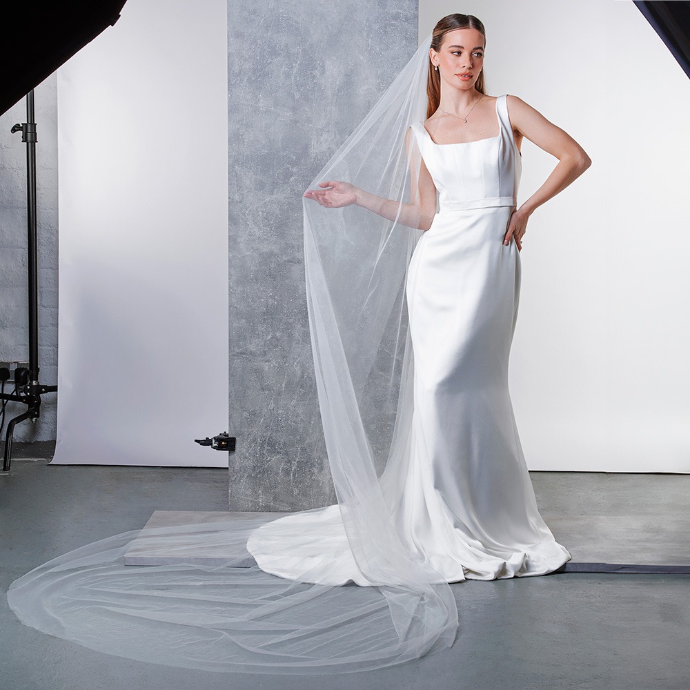 Intrigue - Raw Edge Classic Long Veil - 114
