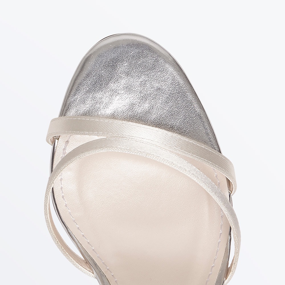 Lena Ivory Block Heel Pearl Strap Wedding Sandal - Toe Detail