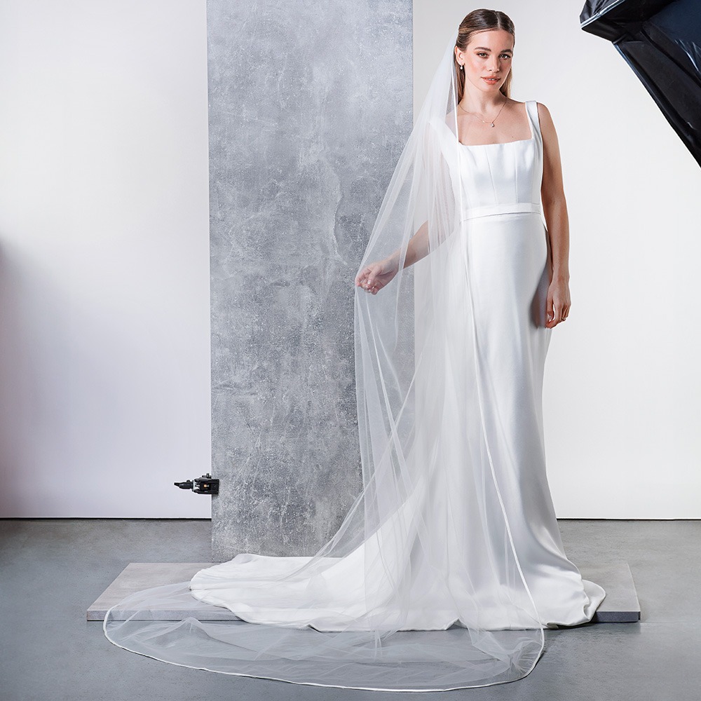Snapdragon - Ivory Satin Edge Long Bridal Veil - Length